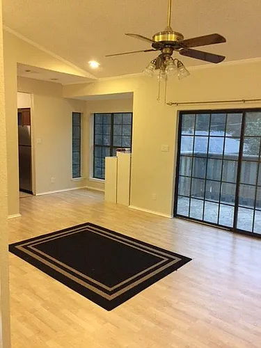 412 Pebble Way Photo 1