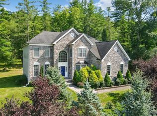 512 Fairway Ln, East Stroudsburg, PA 18302