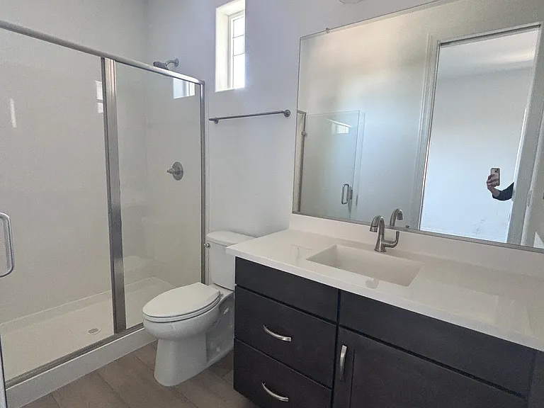 2314 W Rowel Rd — Photo 6