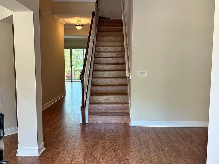 1439 Barrington Cir — Photo 22