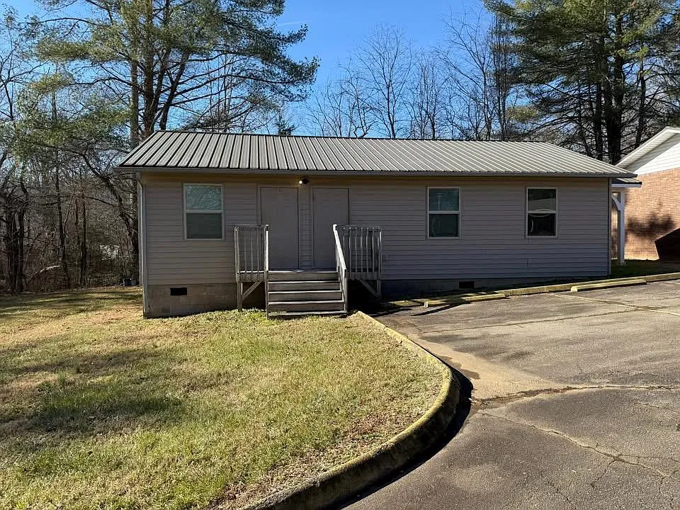 2 bed, 1.0 bath, $1,500 — Photo 1