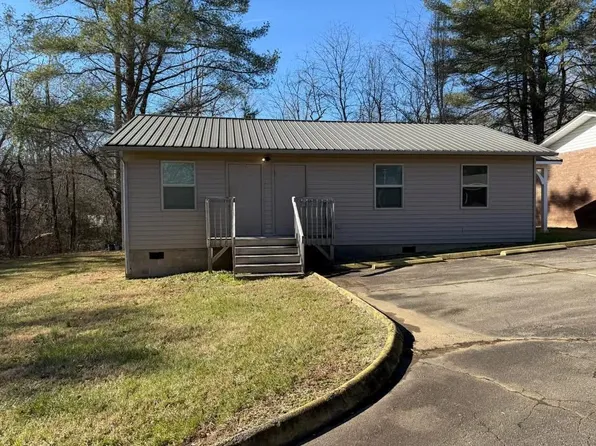 185 Moss Ln, Franklin, NC 28734