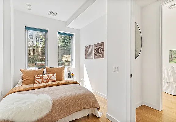 5th image of 294 12th St #1