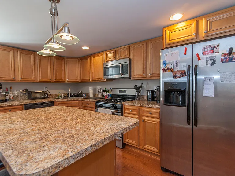 1733 Light St — Photo 3
