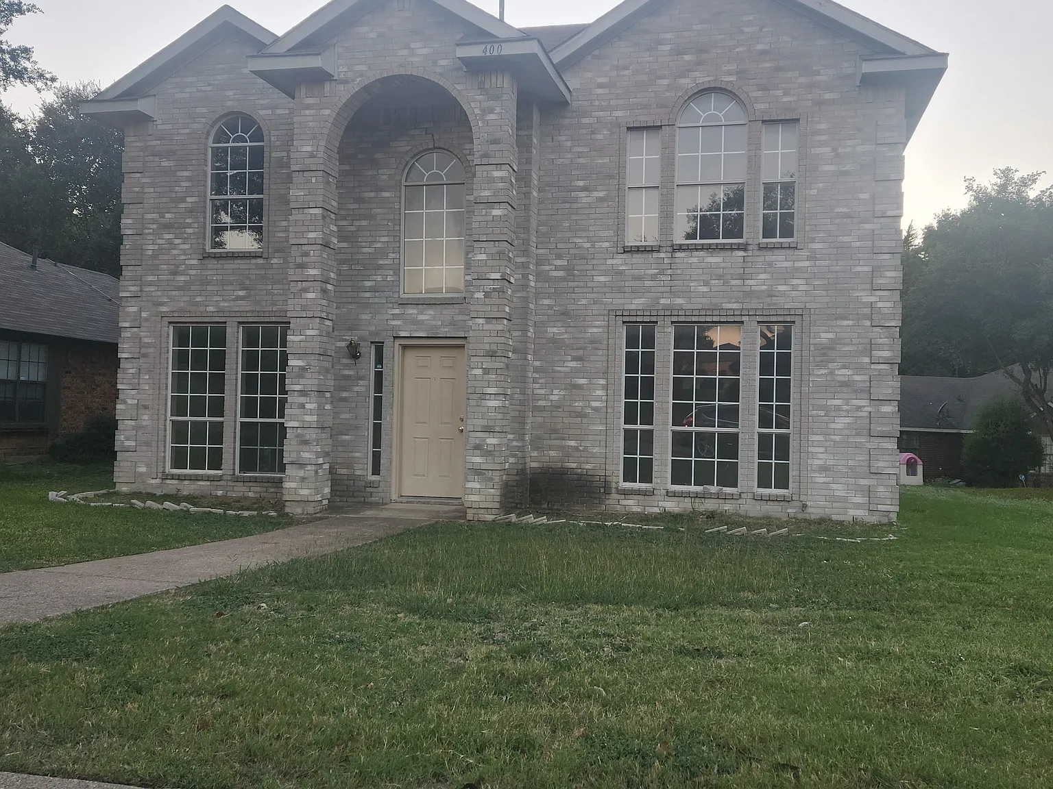 3 bed, 2.5 bath, 1929 sqft, $2,400 — Photo 1