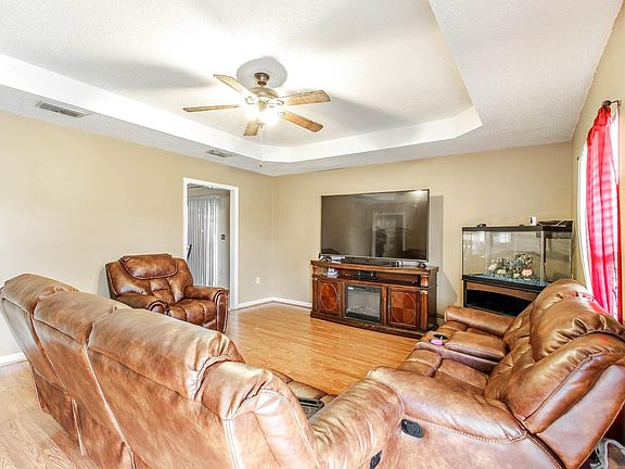 3rd image of 226 Evelyn Ave