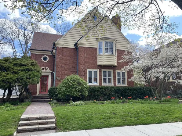 3340 N Summit AVENUE, Milwaukee, WI 53211