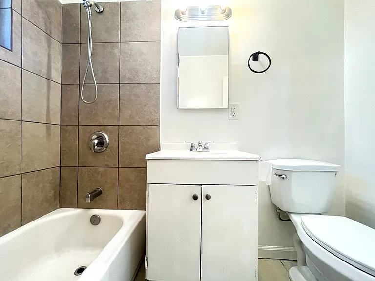 RV T 1594 B&C Sepulveda Ave — Photo 14