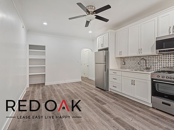 3rd image of 706 3/4 N Saint Andrews Pl #208