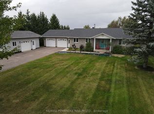 56 Robertson Dr, Whitewater Region, ON K0J1C0
