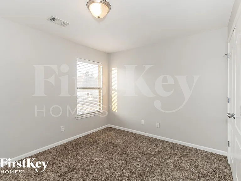 2045 Kensington Ct — Photo 15
