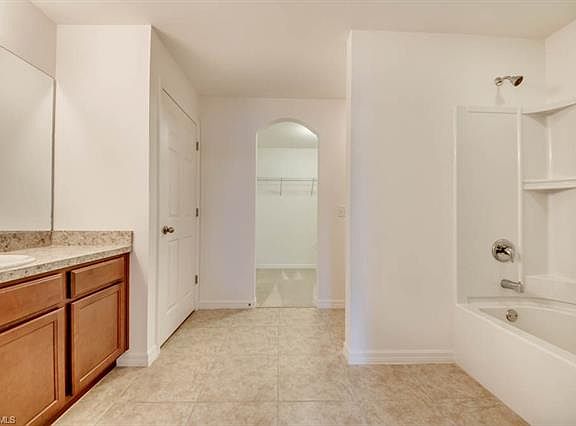 4th image of 439 Shadow Lakes Dr
