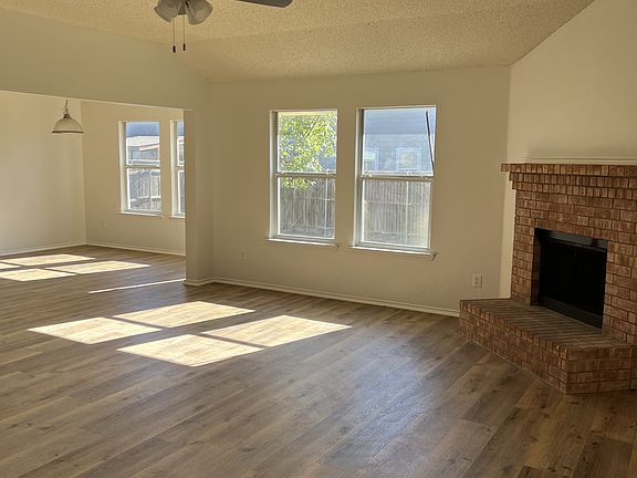 3rd image of 111 Pebble Creek Ln