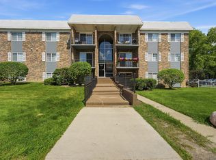 1621 N Windsor Dr APT 215, Arlington Heights, IL 60004