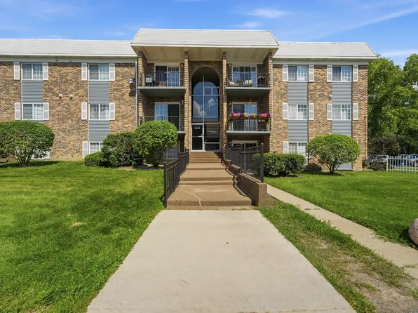 1621 N Windsor Dr APT 215, Arlington Heights, IL 60004