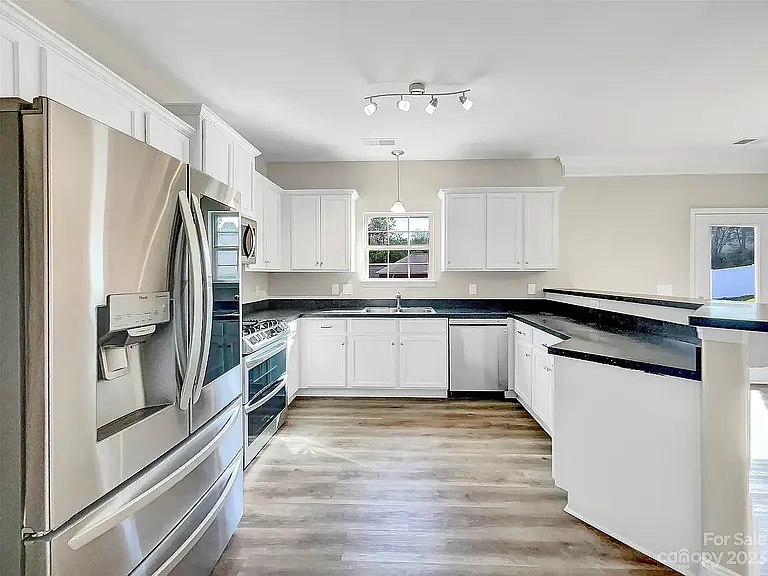818 Brooke Nicole Pl — Photo 4