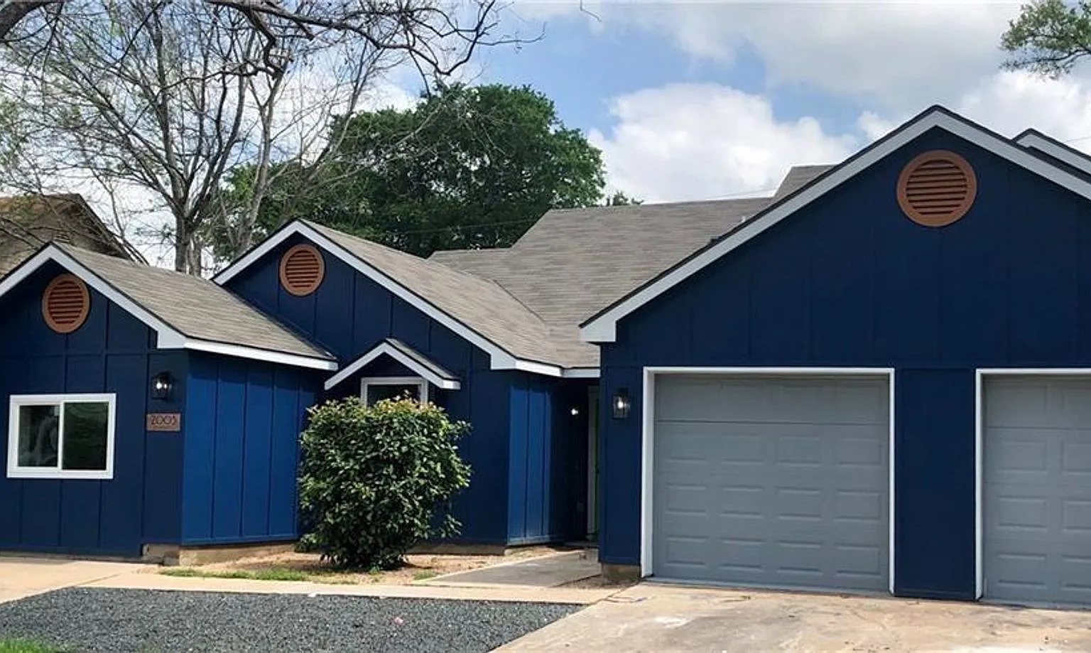 2003 Kirksey - Large new in 2022 home with 2 car garage, fenced year and open spaces. — Photo 1
