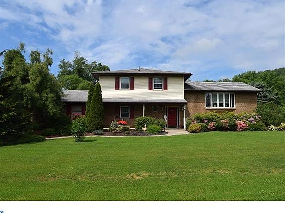 2nd image of 35 Flafair Dr