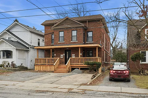 4876 Simcoe St Photo 1