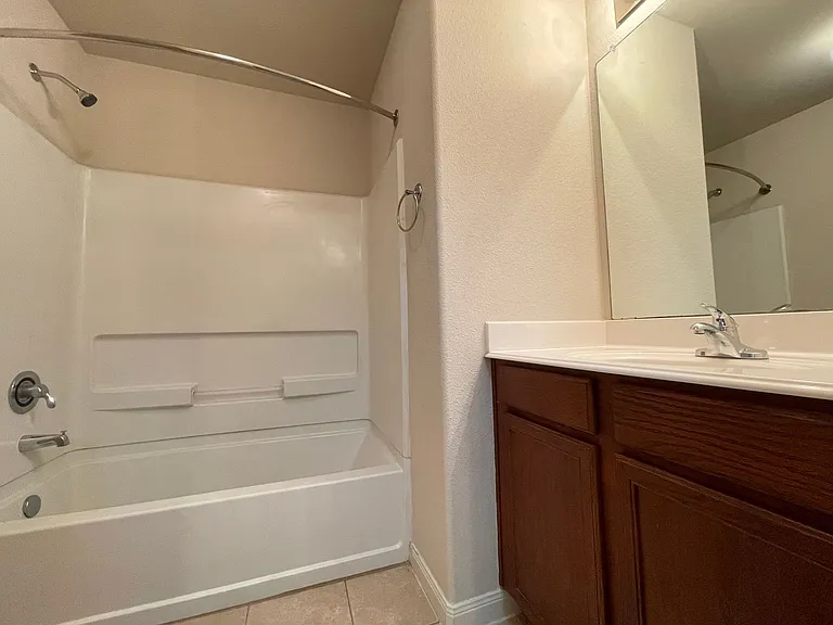 207 Dodge City Trl — Photo 5