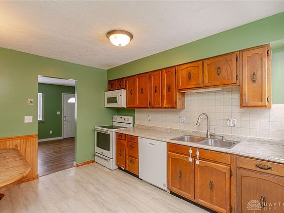 5th image of 38 Lindway Dr