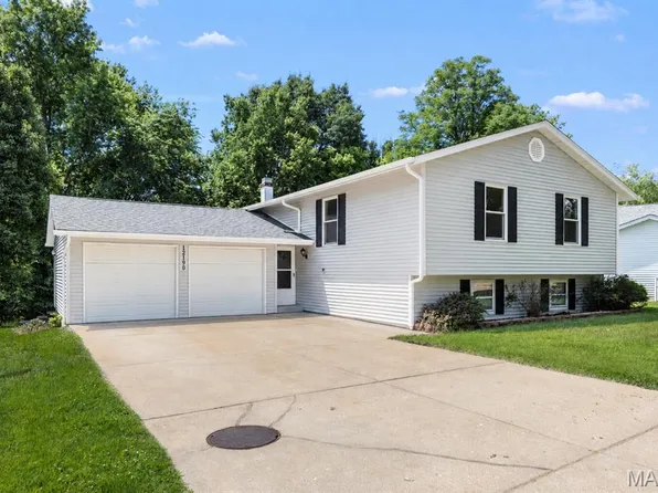 12190 Rain Hollow Ct, Maryland Heights, MO 63043