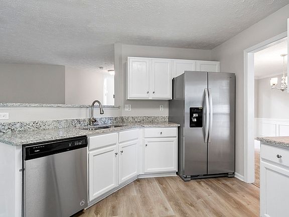 3rd image of 965 Hillary Ln