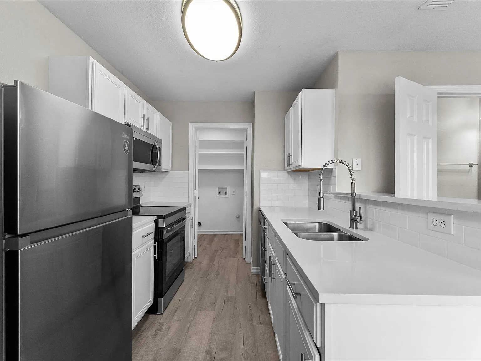 2 bed, 2.5 bath, 1272 sqft, $1,800 — Photo 2
