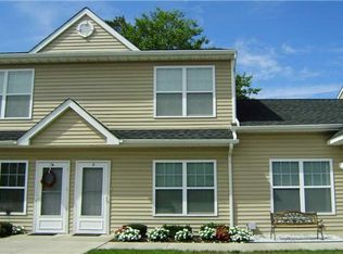 35 Mahland Pl APT 2, Oceanside, NY 11572