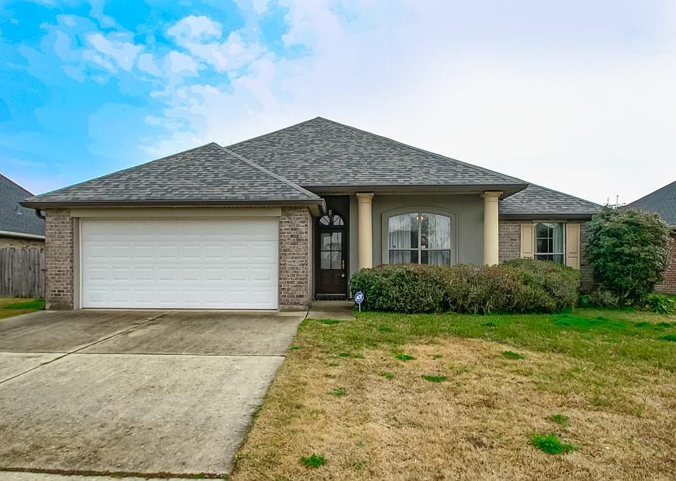 1st image of 218 W Pin Oak Dr