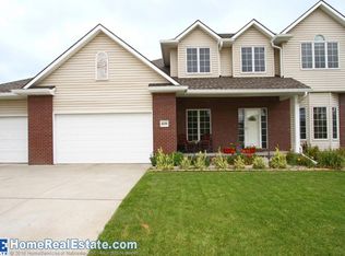 6230 Glass Ridge Dr, Lincoln, NE 68526