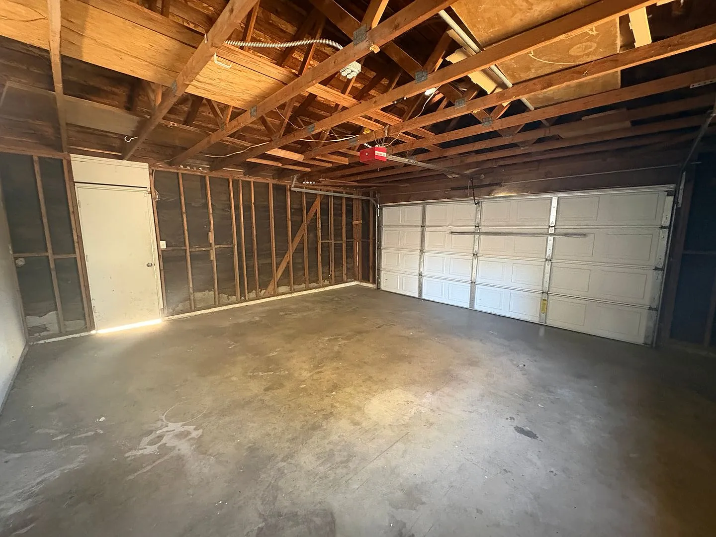 Spacious SW Visalia Home Available Now! — Photo 3