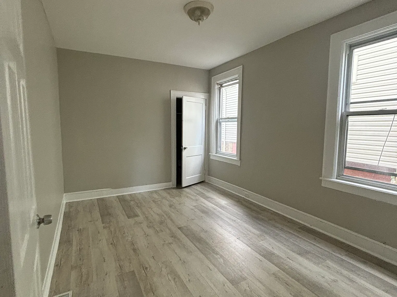 4 bed, 1200 sqft, $2,400 — Photo 3