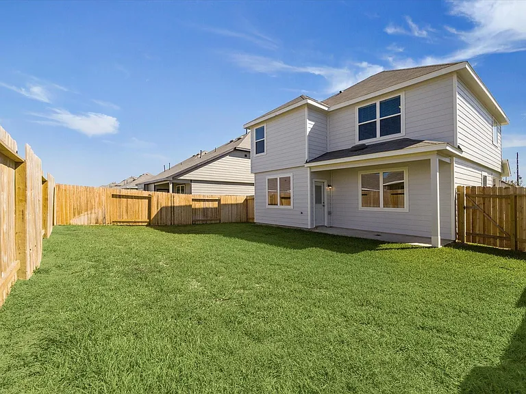 715 Gavin Walker Dr — Photo 2