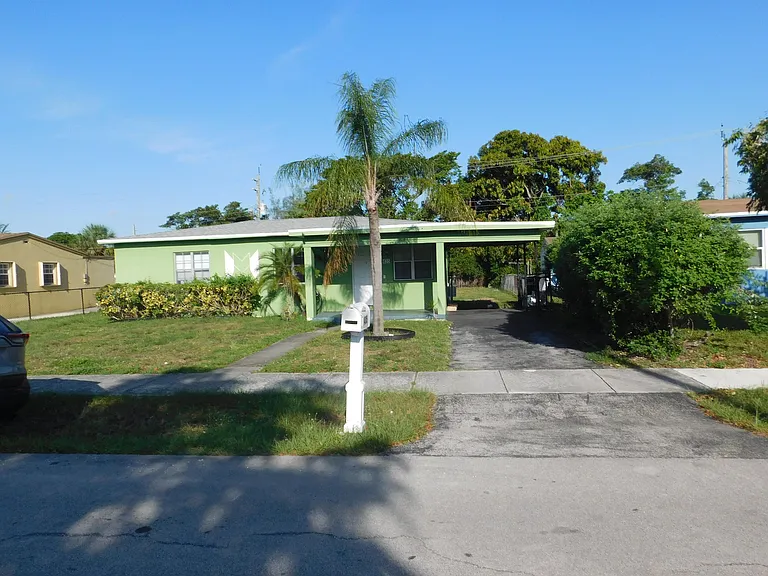 435 NW 30th Ave — Photo 1
