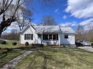 1611 E Pine St, Mount Airy, NC 27030