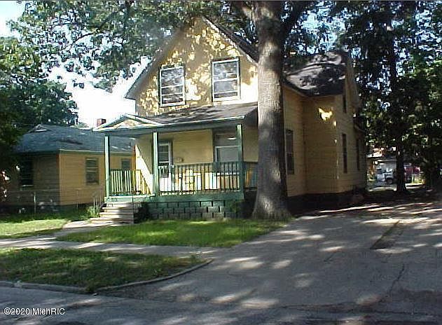 2nd image of 3358 6th St