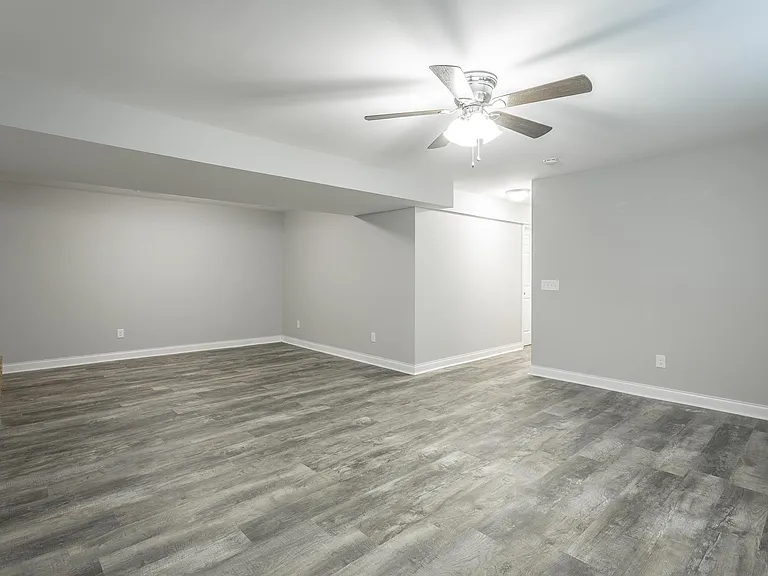 8214 Holly Crest Dr — Photo 18