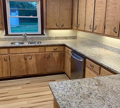 4th image of 908 Valley St #908