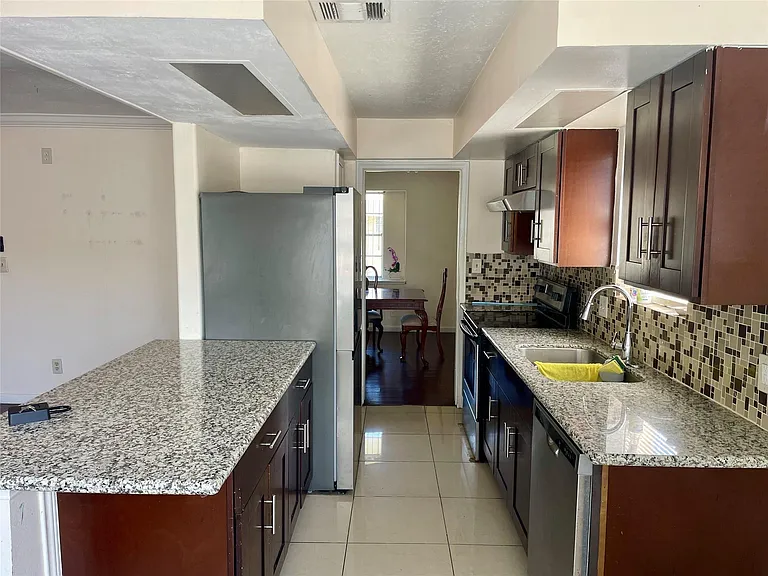 11615 Carvel Ln — Photo 6