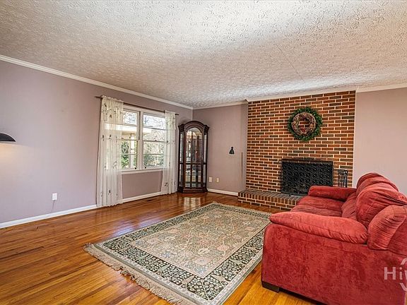4th image of 625 Forest Road