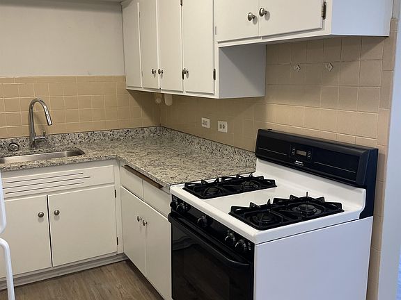 3rd image of 2901 S Harlem Ave APT 8
