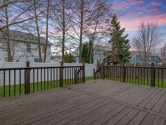 3rd image of 410 Newport Cir