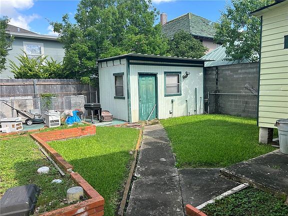 2nd image of 2428 Valmont St
