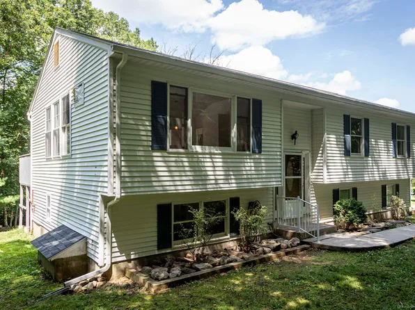 27 Gifford Lane, Bozrah, CT 06334