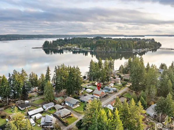 361 E Treasure Island Drive, Allyn, WA 98524