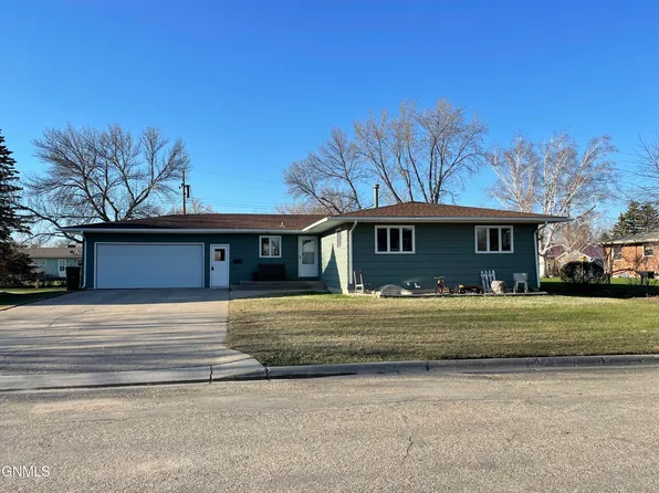 521 5th St S, Carrington, ND 58421