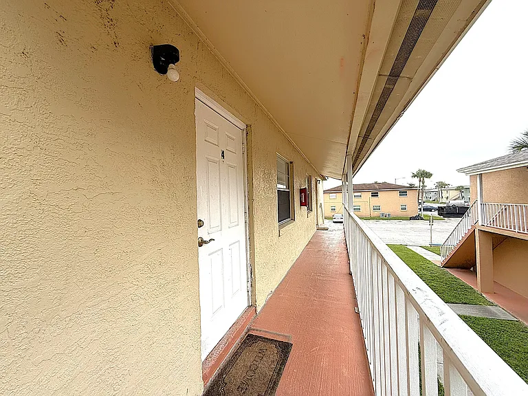 720 Michigan Ct — Photo 1