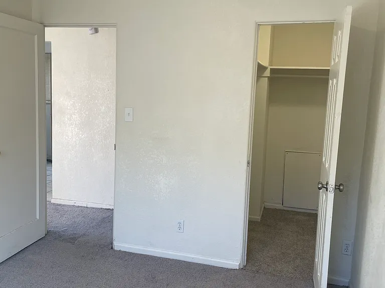 1420 Clinton St — Photo 3