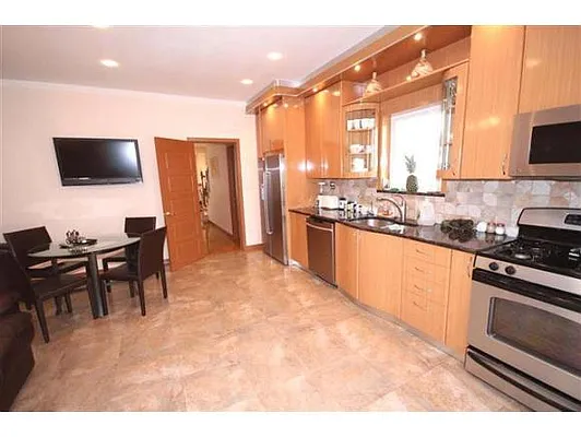 Sold by Bergen Basin Real Estate | media 10